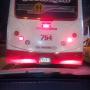 Subido por visitante en 24/03/2017 - Esta buseta apostando carreras con otra por la calle 72 , me cerro e intento pasarme por encima, el telefono que tiene escrito no lo contestan , quiero comunicarme con el dueño de la buseta