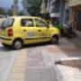 Subido por visitante en 4/03/2018 - El día de hoy me encuentro con qqué este taxi obstaculiza la vía peatonal, si requieren asesorías en sgsv sistema de gestión de seguridad vial sera un gusto ayudarles, ya que encuentro en la plataforma muchas pqr por conductas inadecuadas