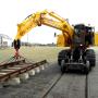 Cargador en construcción de ferrocarril