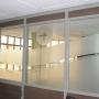 Sandblasting en divisiones de oficina