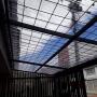Marquesina con reja de seguridad. Teja policarbonato superplast