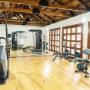 El espacio de nuestro gimnasio es pensado en los momentos que te puedes ejercitar con nuestra selección de máquinas disponibles para ti