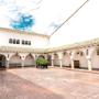 Los grandes espacios de nuestro hotel te permite disfrutar de un ambiente agradable en tu estadía.