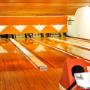 Nuestra pista de bolos es una de la mejor de la zona adecuada con todos los estándares para la diversión de nuestros visitantes.
