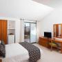 Una de nuestras habitaciones con los espacios y decoración adecuada para el ambiente de la zona dando un descanso adecuado.