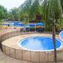 Piscina para niños en las cuales estarán seguros y se divertirán de maravilla bajo un día soleado.