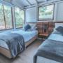 Habitación de acomodación doble con buena iluminación natural y espacio confortable