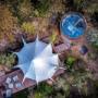 Foto aérea de la distribución de una de nuestros Glamping con el diseño de un baño de ensueño que te dará el contacto con lo natural