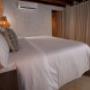 King Bed-Courtyard View