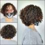 Amamos y cuidamos cada hebra de tu cabello ondulado, rizado o afro.