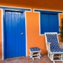 puerta-azul-habitacion-patiamarillo-hostal-en-barichara